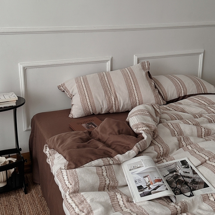 91家纺网 家纺一手货源 找家纺 柚可家居 2025新款40支全棉纯棉提花人字纹四件套-克拉玛依夜（风格二）（严格控价券后不低于：318和338元，套件会员减20元） 克拉玛依夜（枕套提花一对）