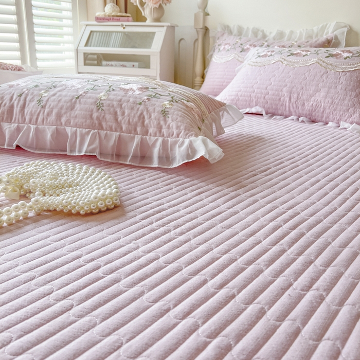 91家纺网 家纺一手货源 找家纺 恋尚 2025新款木棉蕾丝床裙四件套-泡芙 泡芙-少女粉