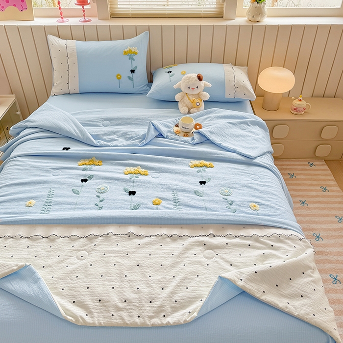 91家纺网 家纺一手货源 找家纺 梧桐家居 2025爆款小清新绣花蕾丝边全棉夏被夏凉被空调被四件套 安娜花园 安娜花园-天蓝