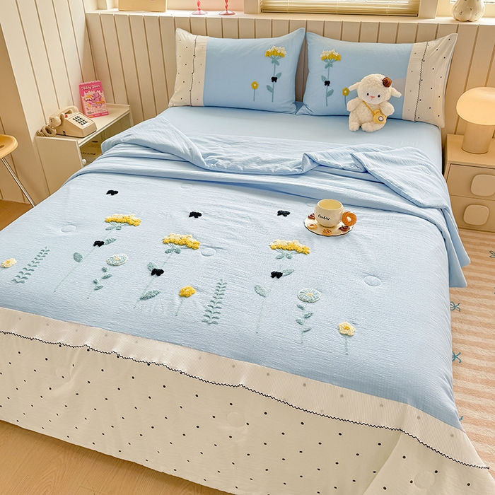 91家纺网 家纺一手货源 找家纺 梧桐家居 2025爆款小清新绣花蕾丝边全棉夏被夏凉被空调被四件套 安娜花园 安娜花园-天蓝