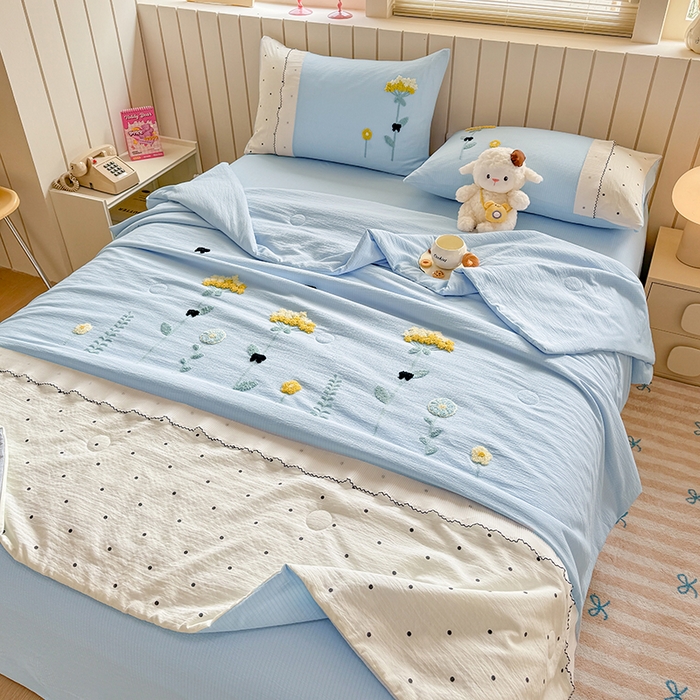 91家纺网 家纺一手货源 找家纺 梧桐家居 2025爆款小清新绣花蕾丝边全棉夏被夏凉被空调被四件套 安娜花园 安娜花园-天蓝