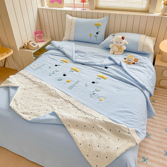 91家纺网 家纺一手货源 找家纺 梧桐家居 2025爆款小清新绣花蕾丝边全棉夏被夏凉被空调被四件套 安娜花园 安娜花园-天蓝