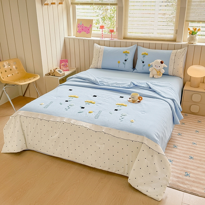 91家纺网 家纺一手货源 找家纺 梧桐家居 2025爆款小清新绣花蕾丝边全棉夏被夏凉被空调被四件套 安娜花园 安娜花园-天蓝