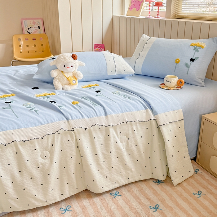 91家纺网 家纺一手货源 找家纺 梧桐家居 2025爆款小清新绣花蕾丝边全棉夏被夏凉被空调被四件套 安娜花园 安娜花园-天蓝