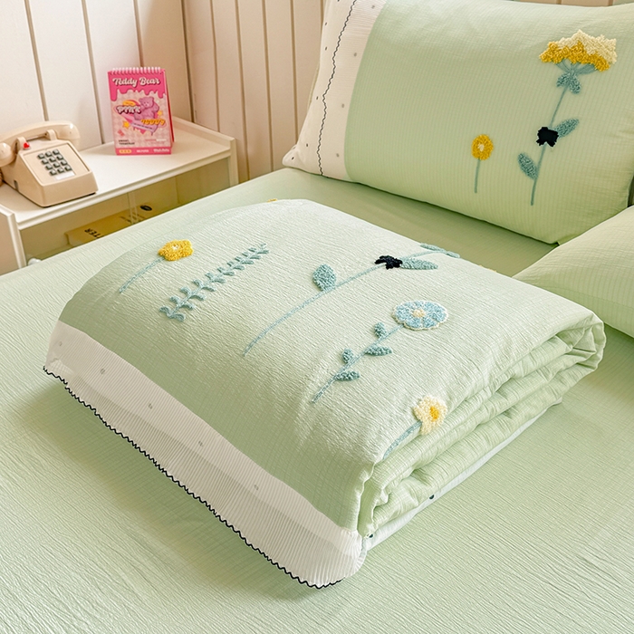 91家纺网 家纺一手货源 找家纺 梧桐家居 2025爆款小清新绣花蕾丝边全棉夏被夏凉被空调被四件套 安娜花园 安娜花园-浅绿
