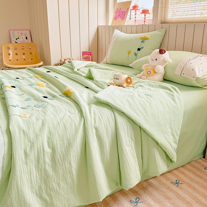 91家纺网 家纺一手货源 找家纺 梧桐家居 2025爆款小清新绣花蕾丝边全棉夏被夏凉被空调被四件套 安娜花园 安娜花园-浅绿