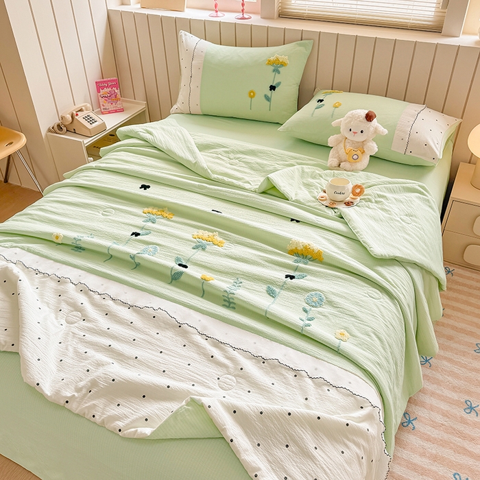 91家纺网 家纺一手货源 找家纺 梧桐家居 2025爆款小清新绣花蕾丝边全棉夏被夏凉被空调被四件套 安娜花园 安娜花园-浅绿