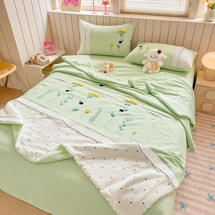 91家纺网 家纺一手货源 找家纺 梧桐家居 2025爆款小清新绣花蕾丝边全棉夏被夏凉被空调被四件套 安娜花园 安娜花园-浅绿