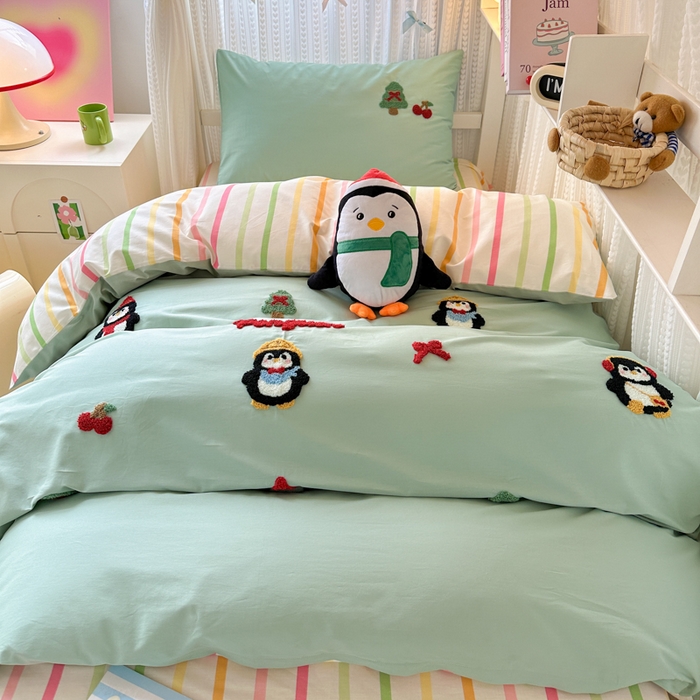 91家纺网 家纺一手货源 找家纺 如意朵 2025新款全棉小清新绣花学生季三四件套 小企鹅