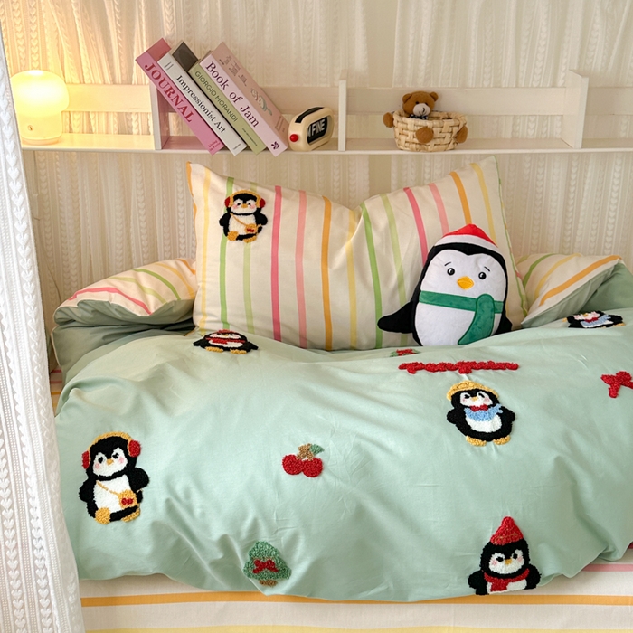 91家纺网 家纺一手货源 找家纺 如意朵 2025新款全棉小清新绣花学生季三四件套 小企鹅