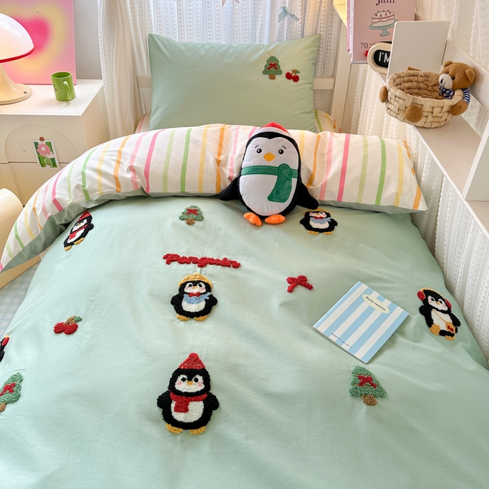 91家纺网 家纺一手货源 找家纺 如意朵 2025新款全棉小清新绣花学生季三四件套 小企鹅