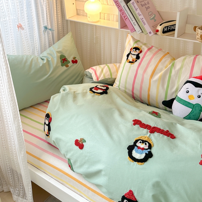 91家纺网 家纺一手货源 找家纺 如意朵 2025新款全棉小清新绣花学生季三四件套 小企鹅