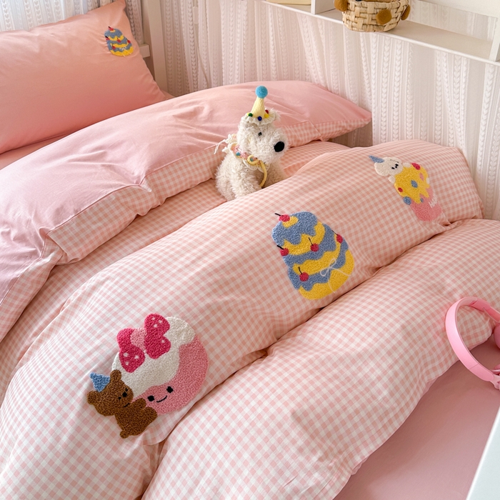 91家纺网 家纺一手货源 找家纺 如意朵 2025新款全棉小清新绣花学生季三四件套 小甜品