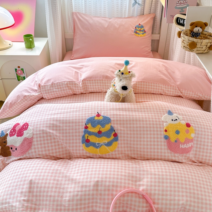 91家纺网 家纺一手货源 找家纺 如意朵 2025新款全棉小清新绣花学生季三四件套 小甜品