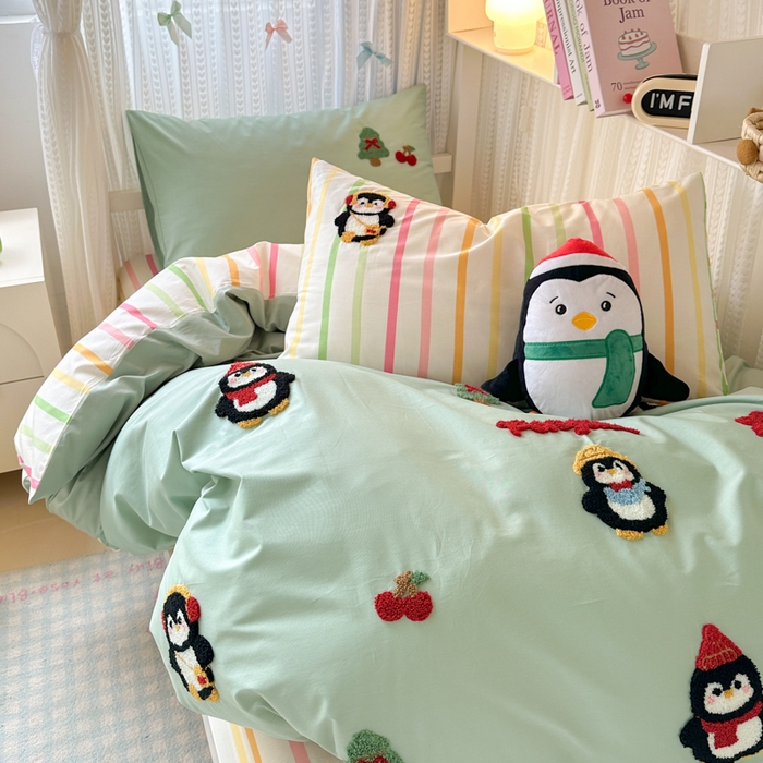 91家纺网 家纺一手货源 找家纺 如意朵 2025新款全棉小清新绣花学生季三四件套 小企鹅