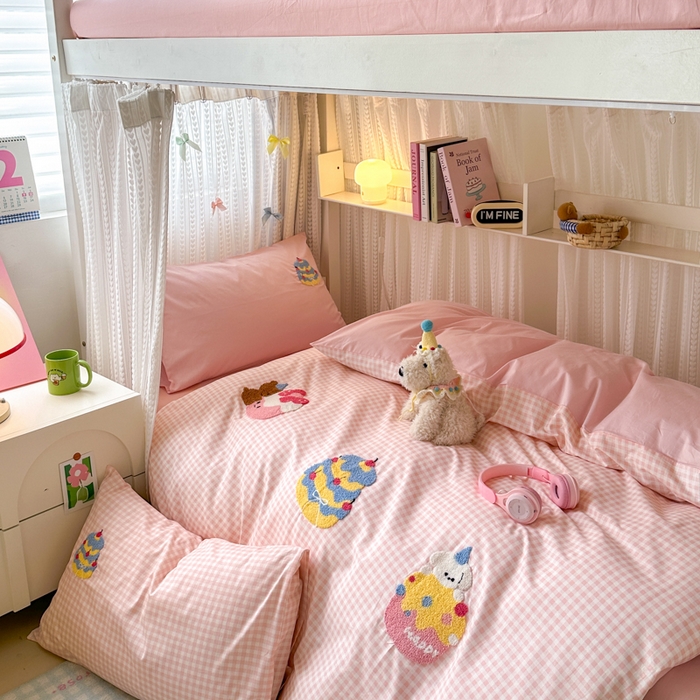 91家纺网 家纺一手货源 找家纺 如意朵 2025新款全棉小清新绣花学生季三四件套 小甜品