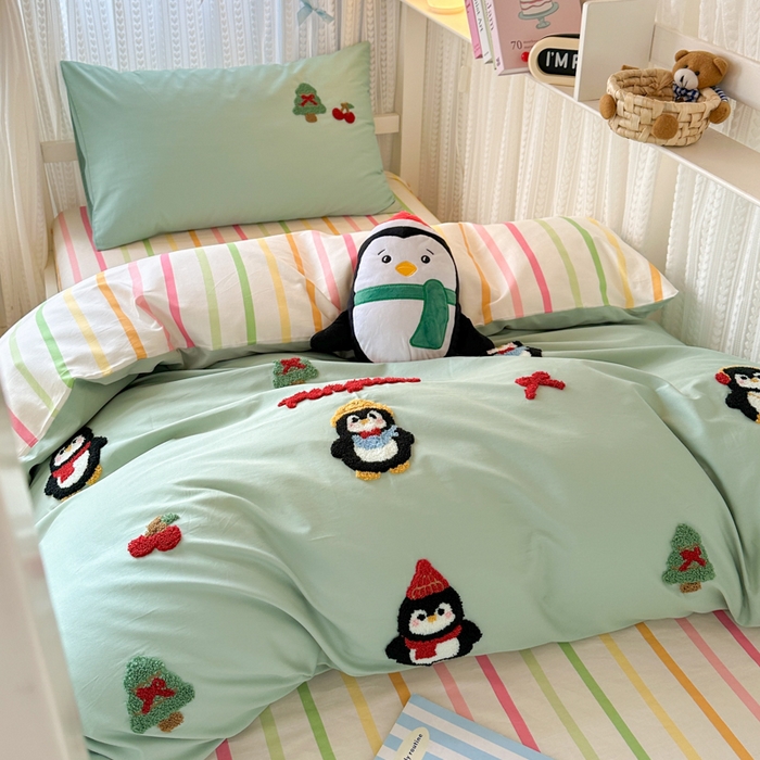 91家纺网 家纺一手货源 找家纺 如意朵 2025新款全棉小清新绣花学生季三四件套 小企鹅