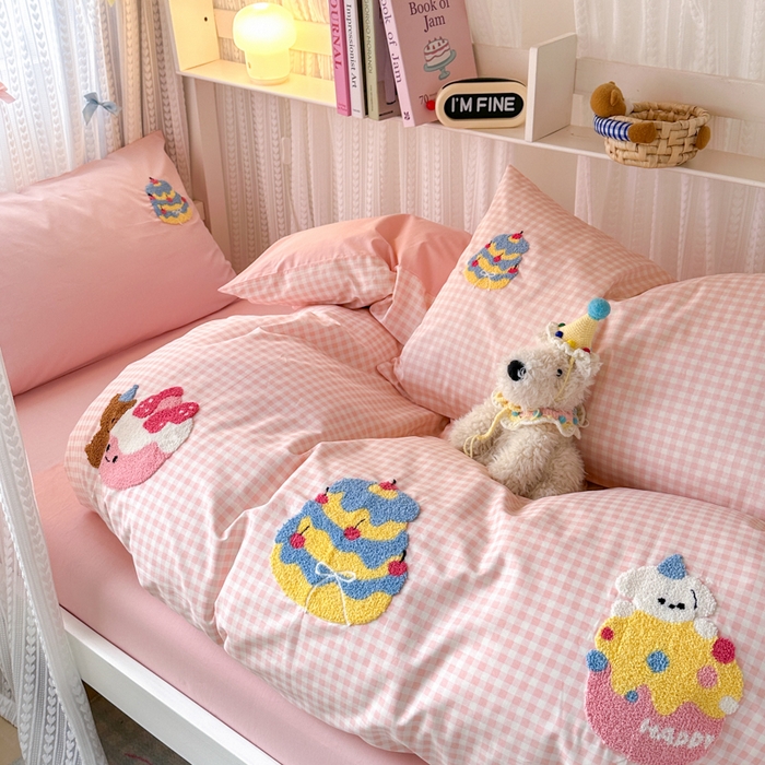 91家纺网 家纺一手货源 找家纺 如意朵 2025新款全棉小清新绣花学生季三四件套 小甜品