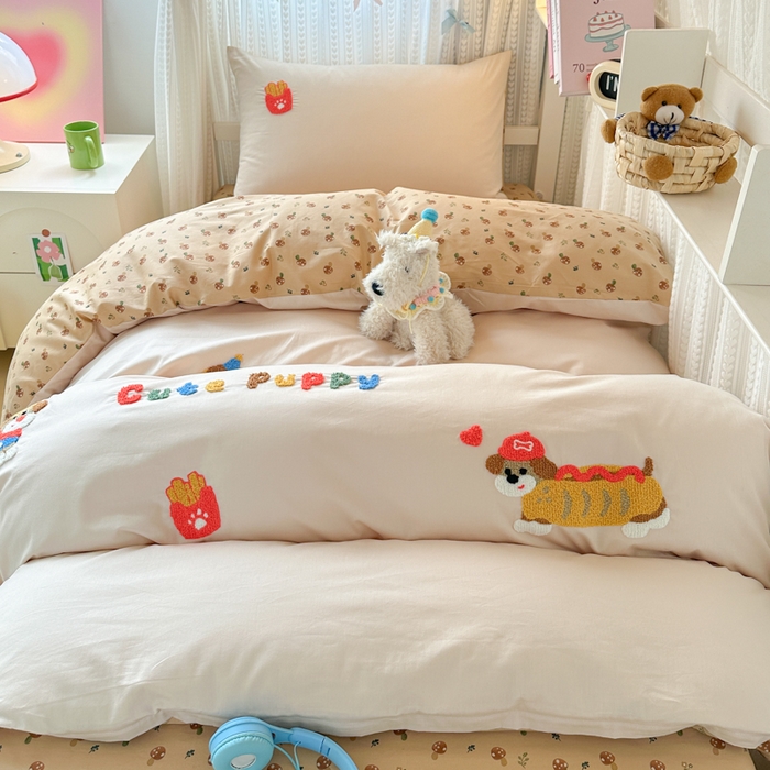 91家纺网 家纺一手货源 找家纺 如意朵 2025新款全棉小清新绣花学生季三四件套 小伙伴