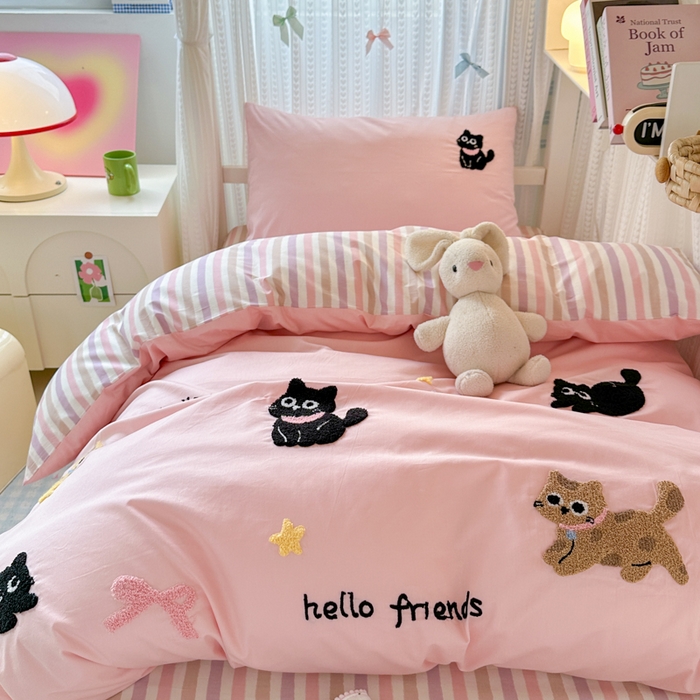 91家纺网 家纺一手货源 找家纺 如意朵 2025新款全棉小清新绣花学生季三四件套 猫咪家族