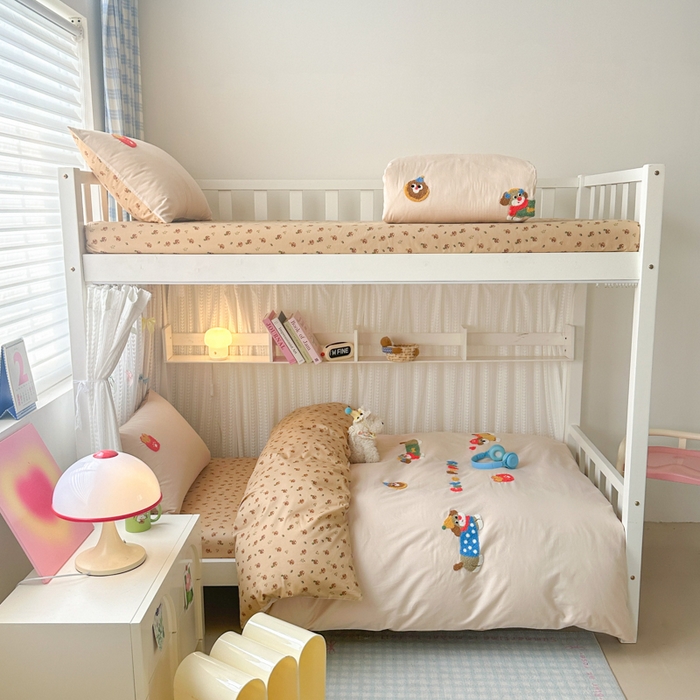 91家纺网 家纺一手货源 找家纺 如意朵 2025新款全棉小清新绣花学生季三四件套 小伙伴