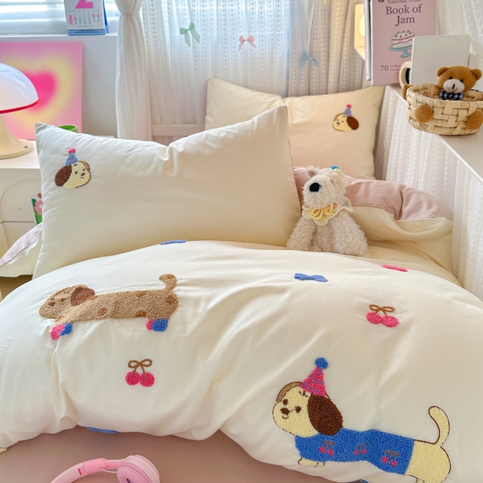 91家纺网 家纺一手货源 找家纺 如意朵 2025新款全棉小清新绣花学生季三四件套 狗狗家族