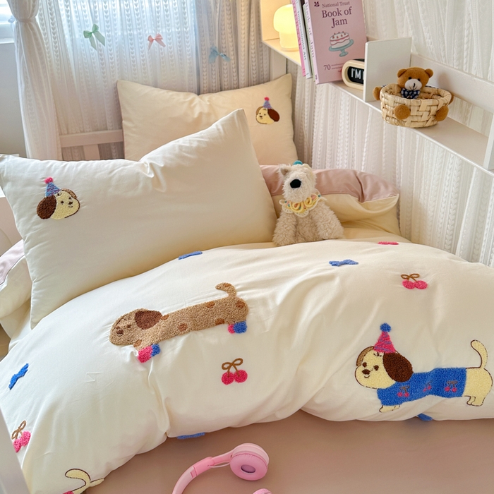 91家纺网 家纺一手货源 找家纺 如意朵 2025新款全棉小清新绣花学生季三四件套 狗狗家族