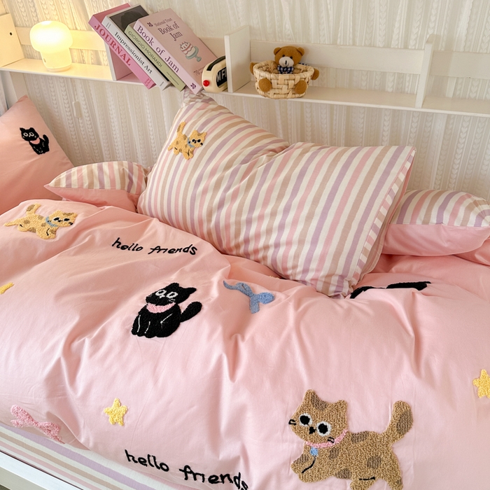 91家纺网 家纺一手货源 找家纺 如意朵 2025新款全棉小清新绣花学生季三四件套 猫咪家族