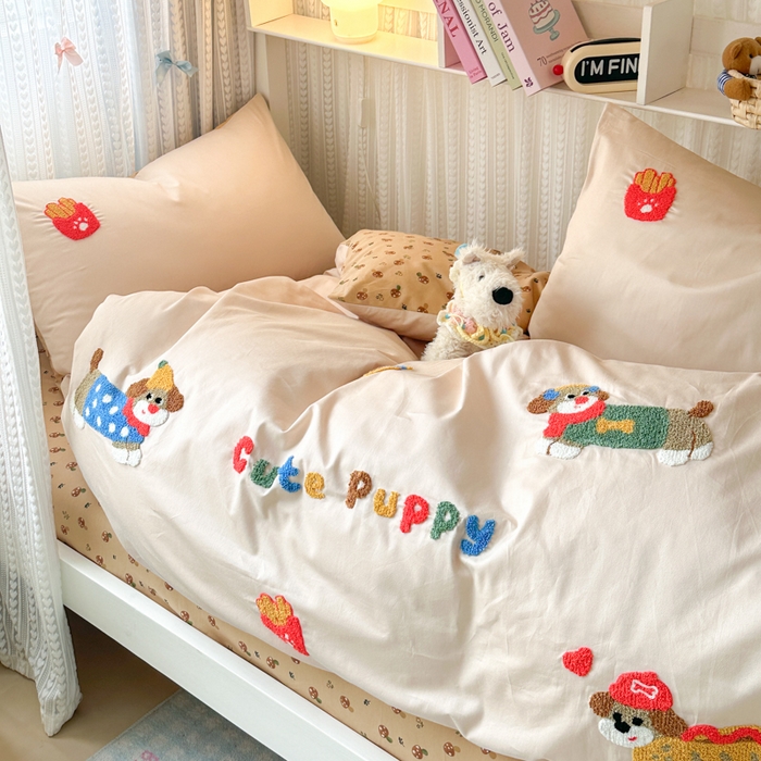 91家纺网 家纺一手货源 找家纺 如意朵 2025新款全棉小清新绣花学生季三四件套 小伙伴