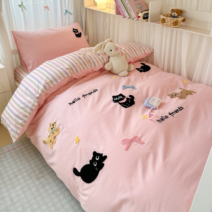 91家纺网 家纺一手货源 找家纺 如意朵 2025新款全棉小清新绣花学生季三四件套 猫咪家族