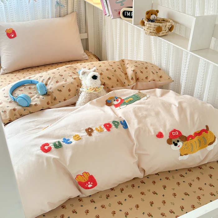 91家纺网 家纺一手货源 找家纺 如意朵 2025新款全棉小清新绣花学生季三四件套 小伙伴