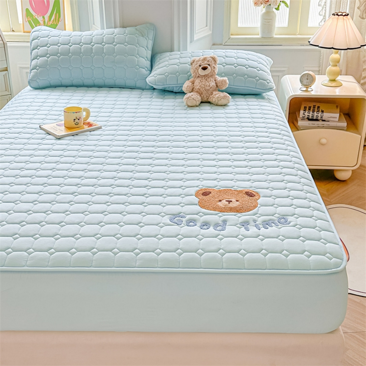 91家纺网 家纺一手货源 找家纺 （总）雯豆家纺 2025新品刺绣款毛巾绣夹棉床笠三件套纯色素色床护垫保护套