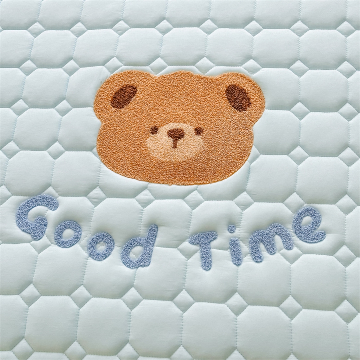 91家纺网 家纺一手货源 找家纺 （总）雯豆家纺 2025新品刺绣款毛巾绣夹棉床笠三件套纯色素色床护垫保护套