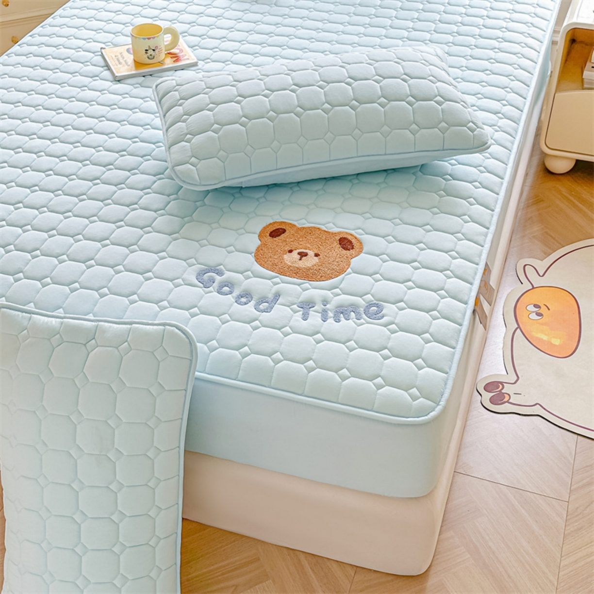 91家纺网 家纺一手货源 找家纺 （总）雯豆家纺 2025新品刺绣款毛巾绣夹棉床笠三件套纯色素色床护垫保护套