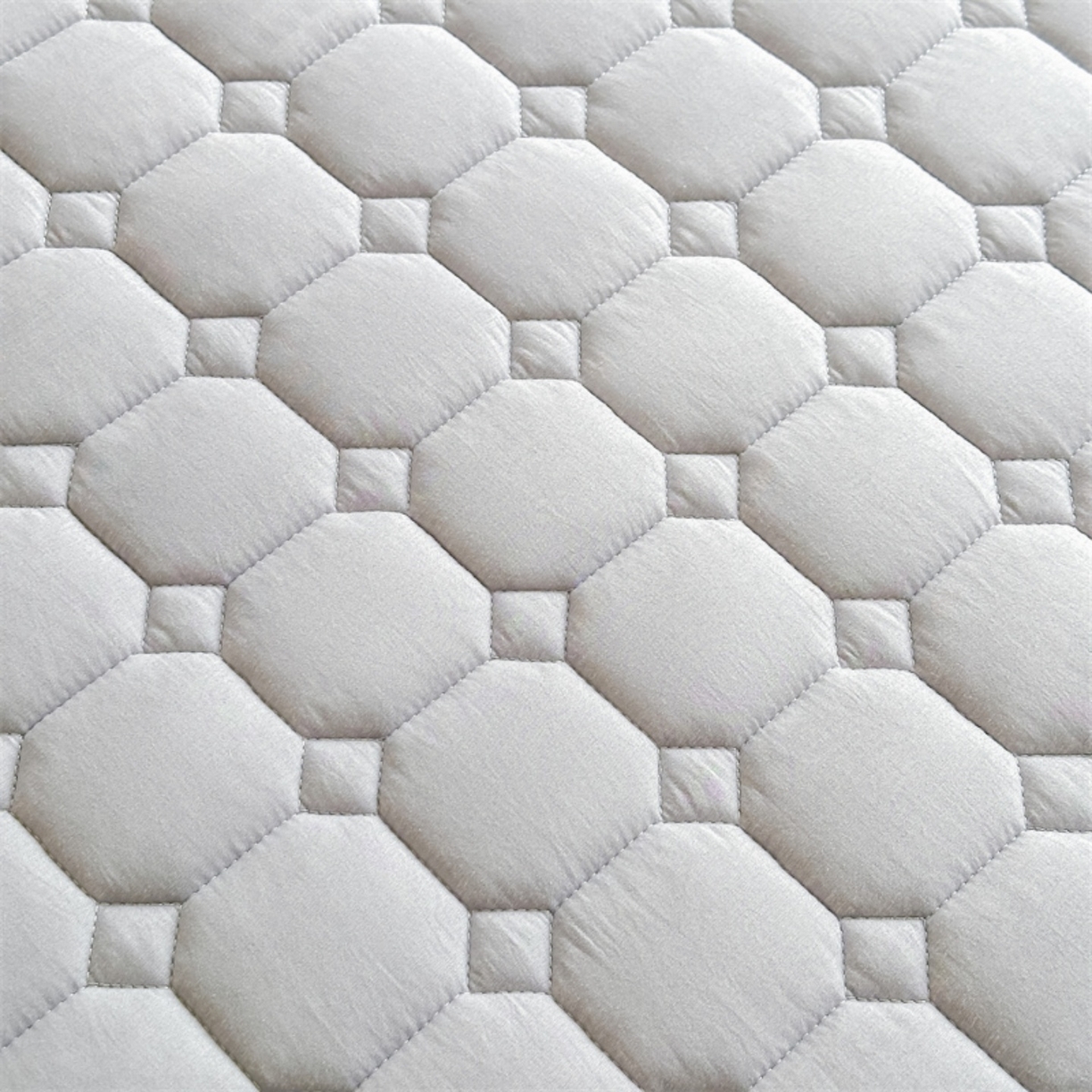 91家纺网 家纺一手货源 找家纺 雯豆家纺 2025新品刺绣款毛巾绣夹棉床笠三件套纯色素色床护垫保护套 笨笨熊-暮云灰