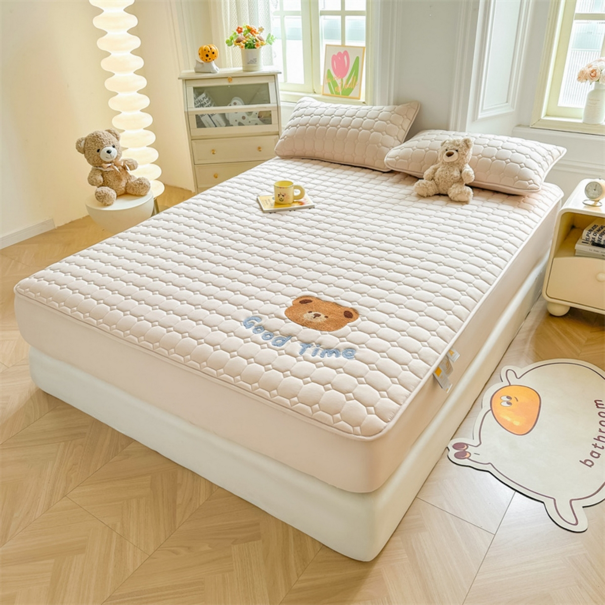 91家纺网 家纺一手货源 找家纺 雯豆家纺 2025新品刺绣款毛巾绣夹棉床笠三件套纯色素色床护垫保护套 笨笨熊-奶咖