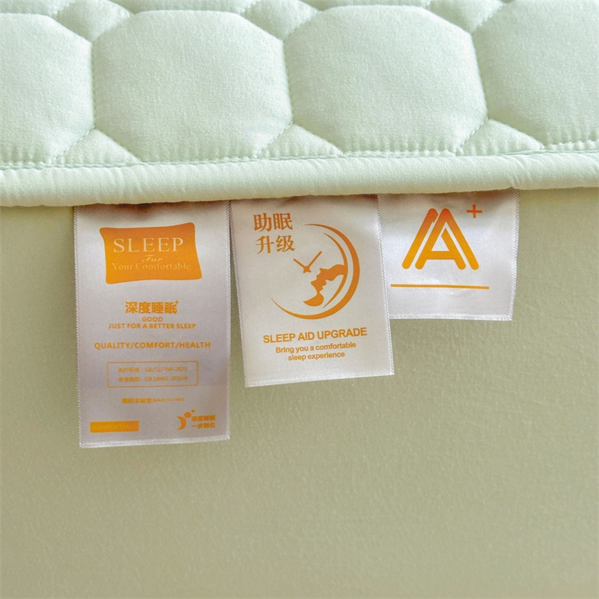 91家纺网 家纺一手货源 找家纺 雯豆家纺 2025新品刺绣款毛巾绣夹棉床笠三件套纯色素色床护垫保护套 笨笨熊-清雅绿