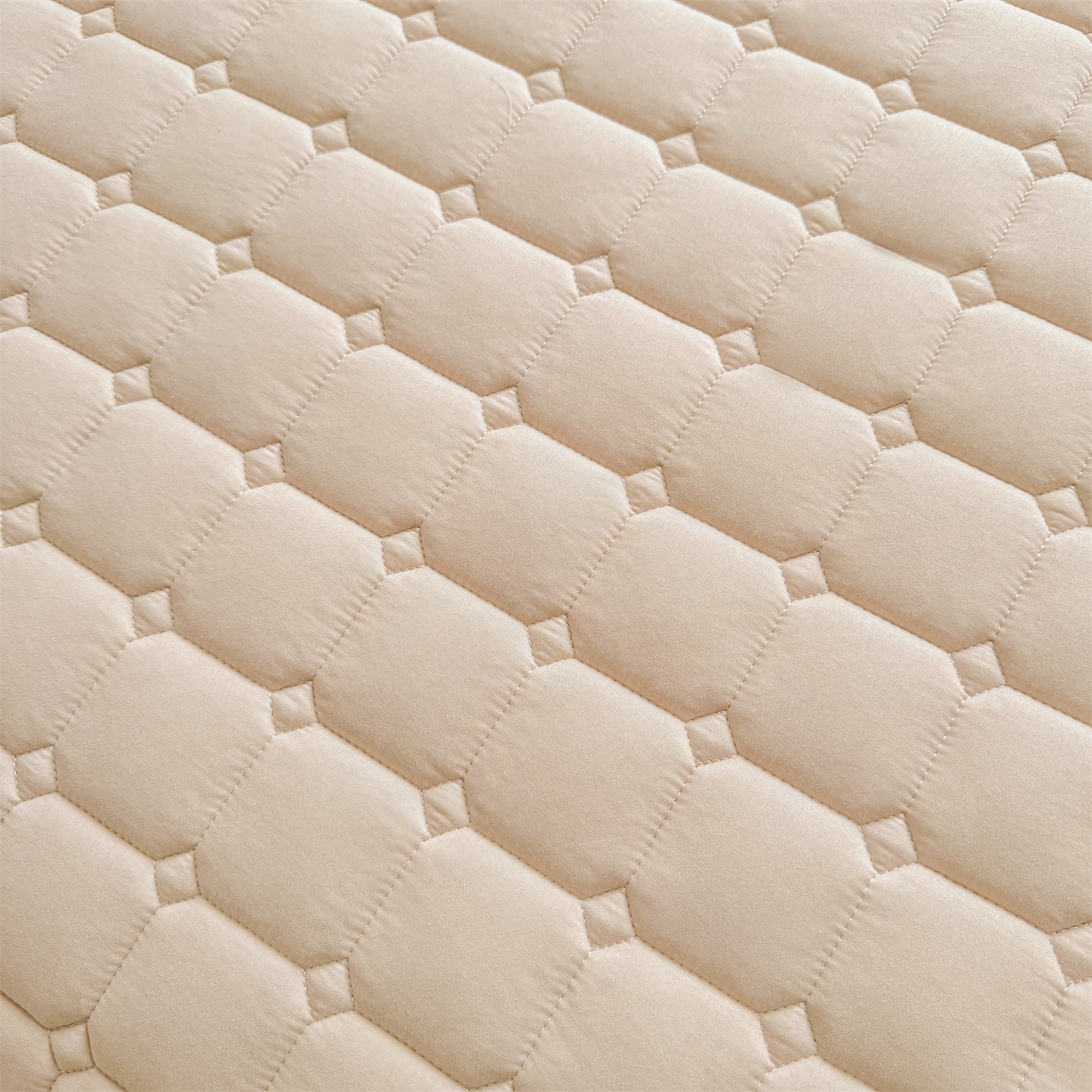 91家纺网 家纺一手货源 找家纺 （总）雯豆家纺 2025新品刺绣款毛巾绣夹棉床笠三件套纯色素色床护垫保护套