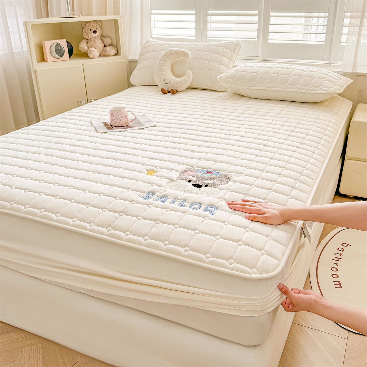 91家纺网 家纺一手货源 找家纺 （总）雯豆家纺 2025新品刺绣款毛巾绣夹棉床笠三件套纯色素色床护垫保护套