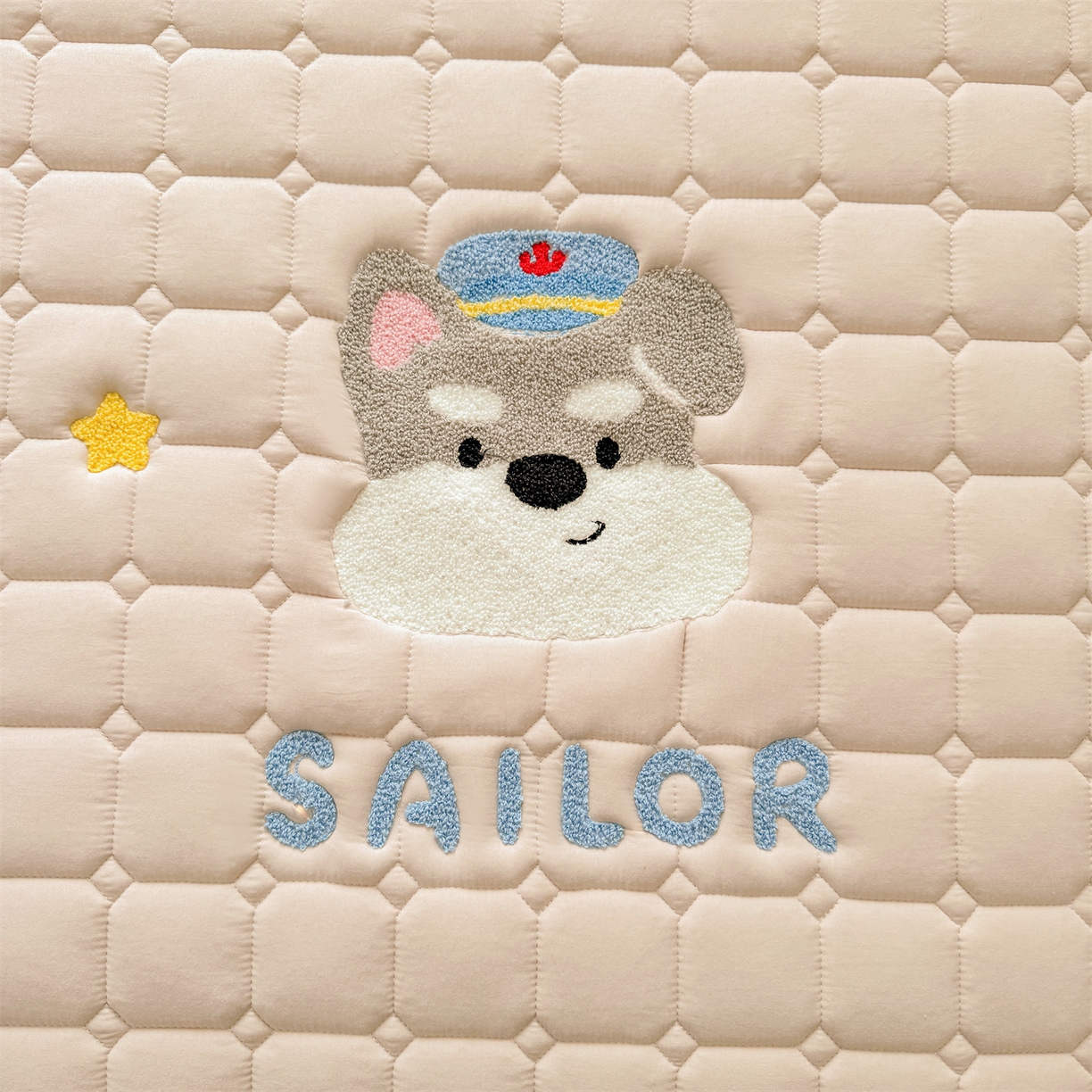 91家纺网 家纺一手货源 找家纺 雯豆家纺 2025新品刺绣款毛巾绣夹棉床笠三件套纯色素色床护垫保护套 叮当狗-奶咖