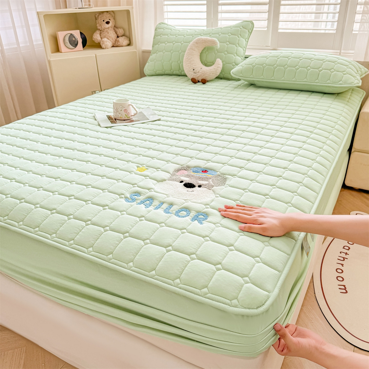 雯豆家纺 2025新品刺绣款毛巾绣夹棉床笠三件套纯色素色床护垫保护套 叮当狗-清雅绿