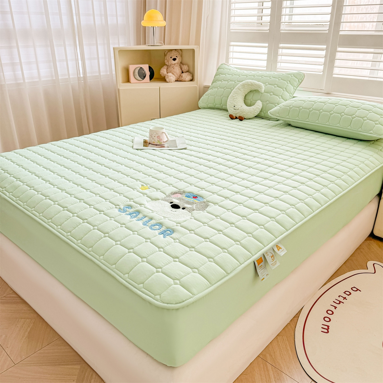 91家纺网 家纺一手货源 找家纺 雯豆家纺 2025新品刺绣款毛巾绣夹棉床笠三件套纯色素色床护垫保护套 叮当狗-清雅绿