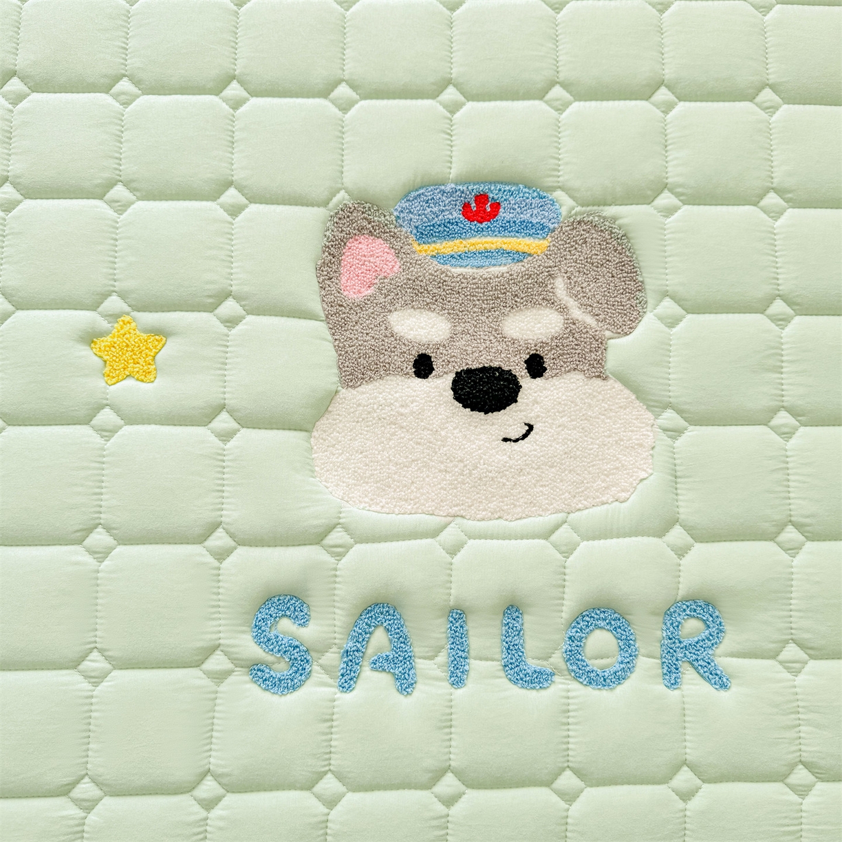 91家纺网 家纺一手货源 找家纺 雯豆家纺 2025新品刺绣款毛巾绣夹棉床笠三件套纯色素色床护垫保护套 叮当狗-清雅绿