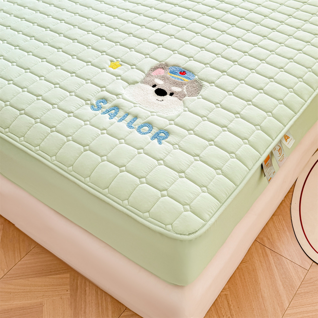 91家纺网 家纺一手货源 找家纺 雯豆家纺 2025新品刺绣款毛巾绣夹棉床笠三件套纯色素色床护垫保护套 叮当狗-清雅绿