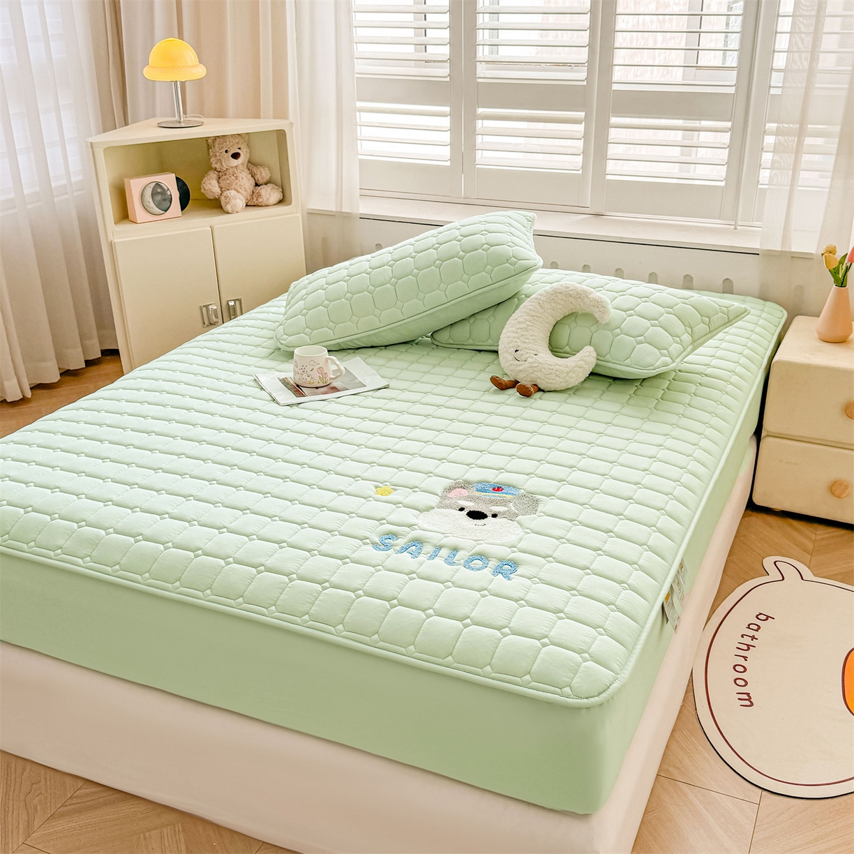 91家纺网 家纺一手货源 找家纺 雯豆家纺 2025新品刺绣款毛巾绣夹棉床笠三件套纯色素色床护垫保护套 叮当狗-清雅绿