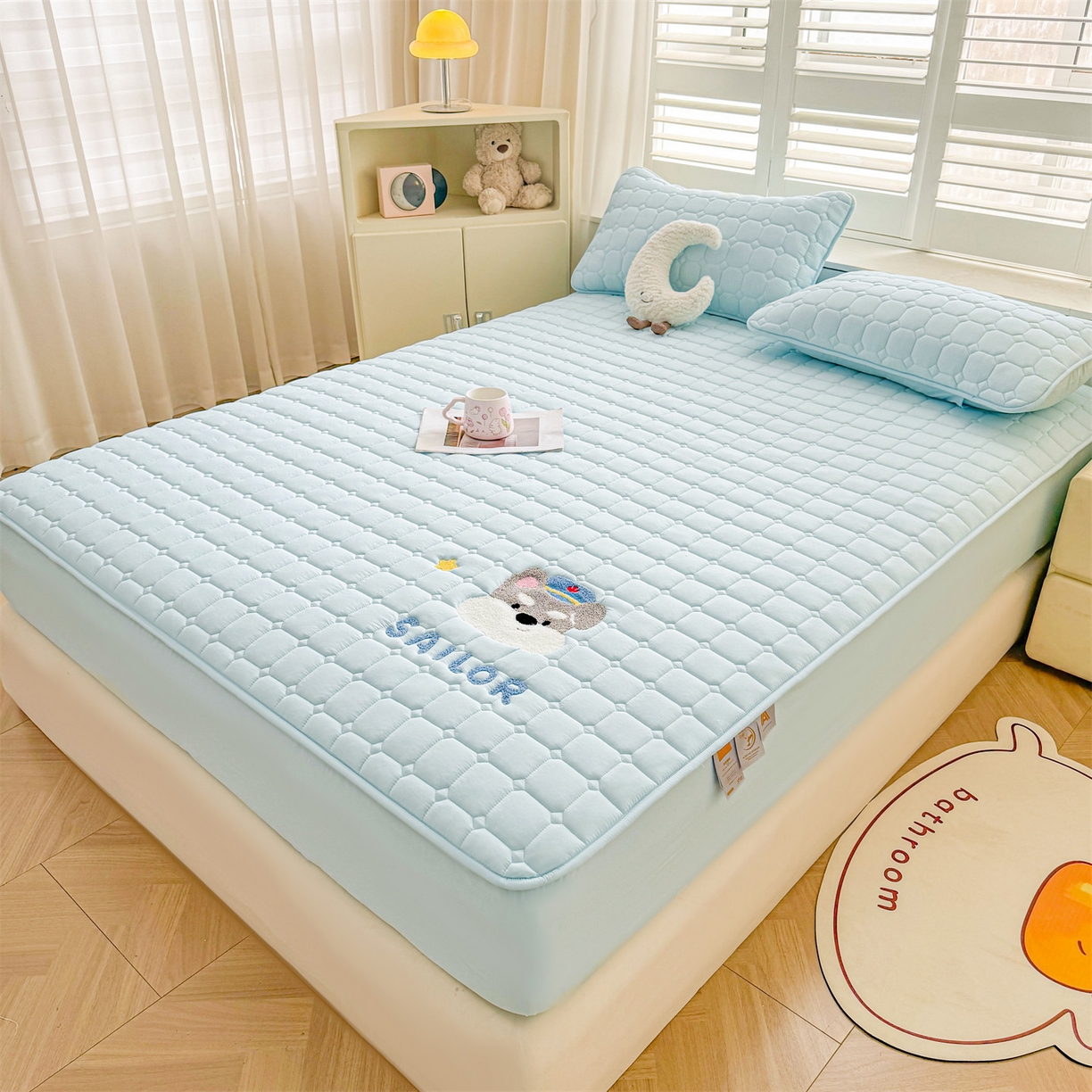 91家纺网 家纺一手货源 找家纺 雯豆家纺 2025新品刺绣款毛巾绣夹棉床笠三件套纯色素色床护垫保护套 叮当狗-淡水蓝