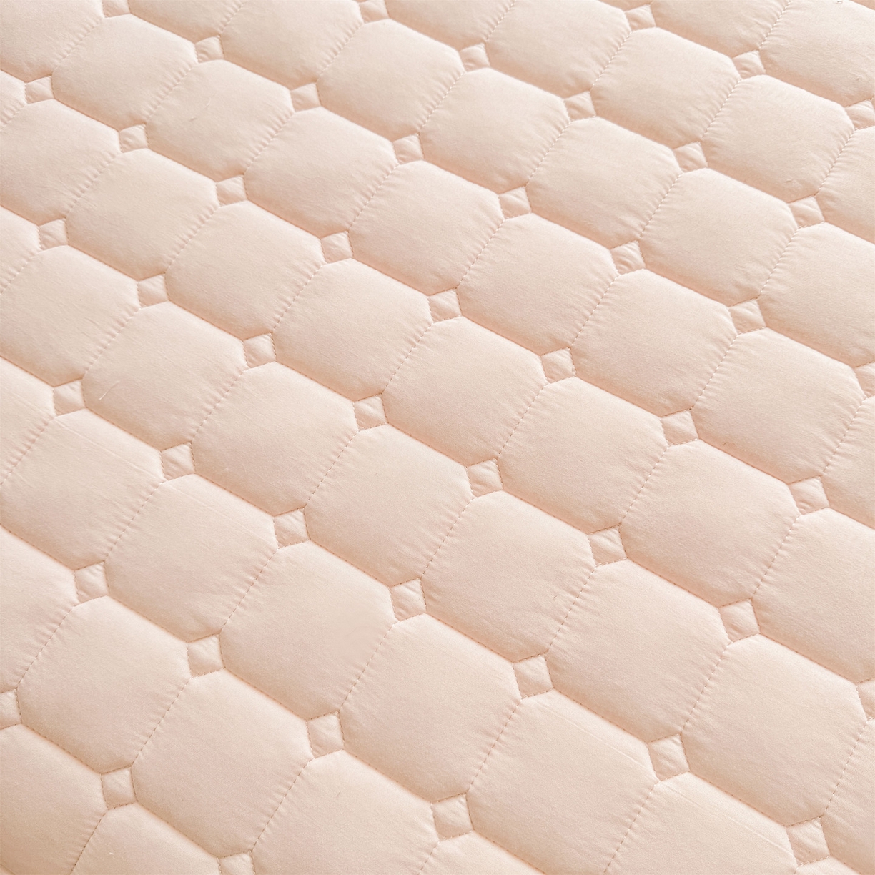 91家纺网 家纺一手货源 找家纺 雯豆家纺 2025新品刺绣款毛巾绣夹棉床笠三件套纯色素色床护垫保护套 叮当狗-密合粉