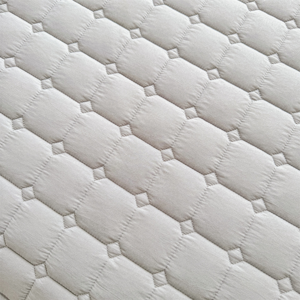 91家纺网 家纺一手货源 找家纺 雯豆家纺 2025新品刺绣款毛巾绣夹棉床笠三件套纯色素色床护垫保护套 叮当狗-暮云灰