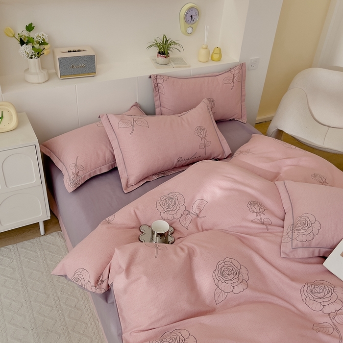 91家纺网 家纺一手货源 找家纺 优品阁 2024新款亲肤舒适全棉磨毛四件套学生三件套系列 法风玫瑰-粉