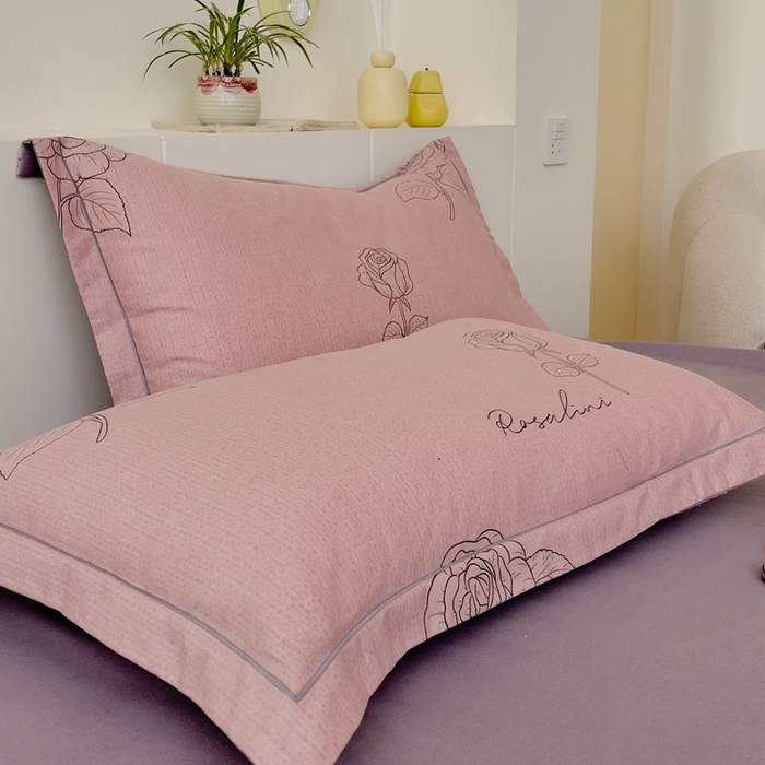 91家纺网 家纺一手货源 找家纺 优品阁 2024新款亲肤舒适全棉磨毛四件套学生三件套系列 法风玫瑰-粉